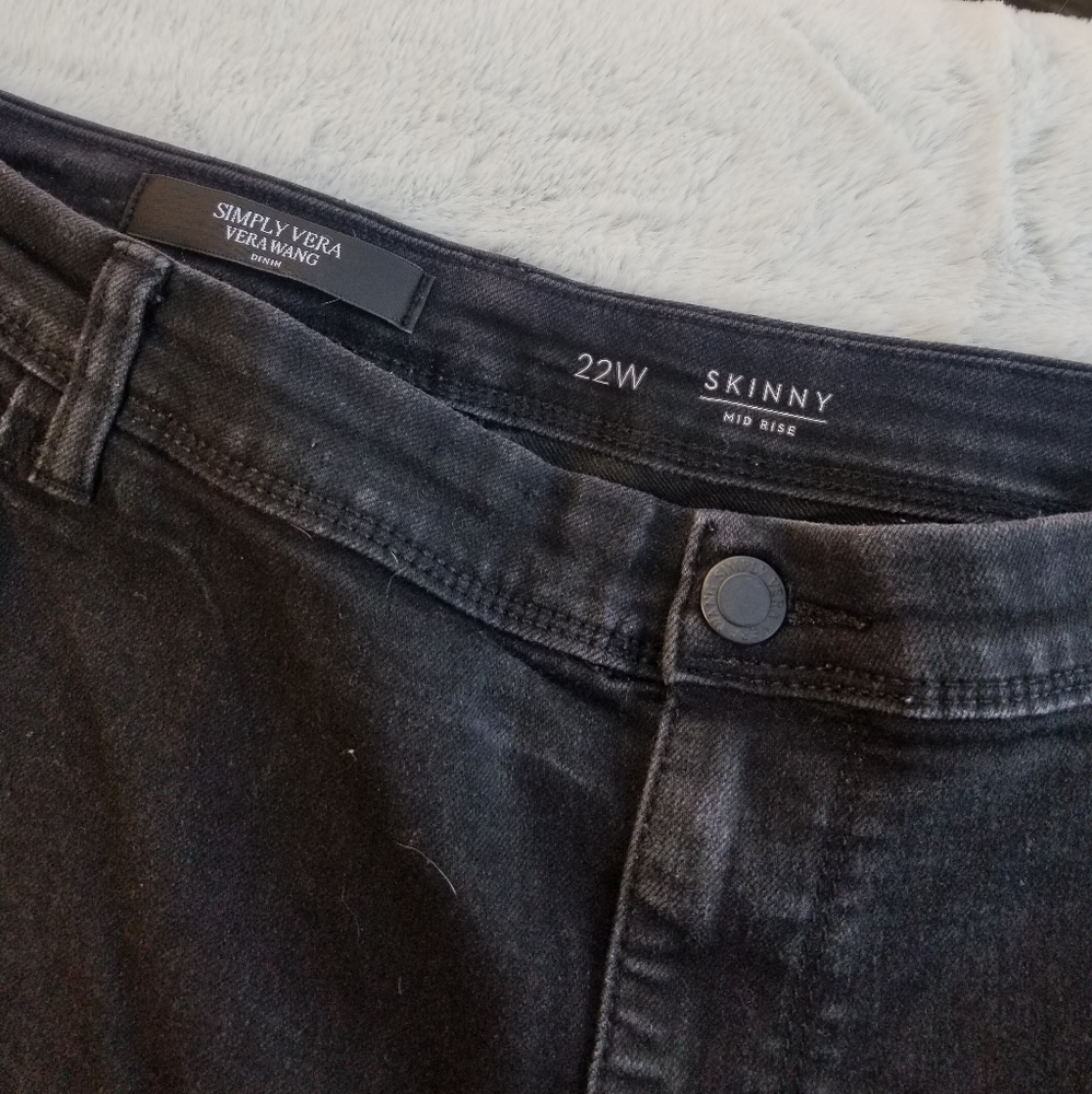 Vera Wang Simple Vera Skinny Jeans